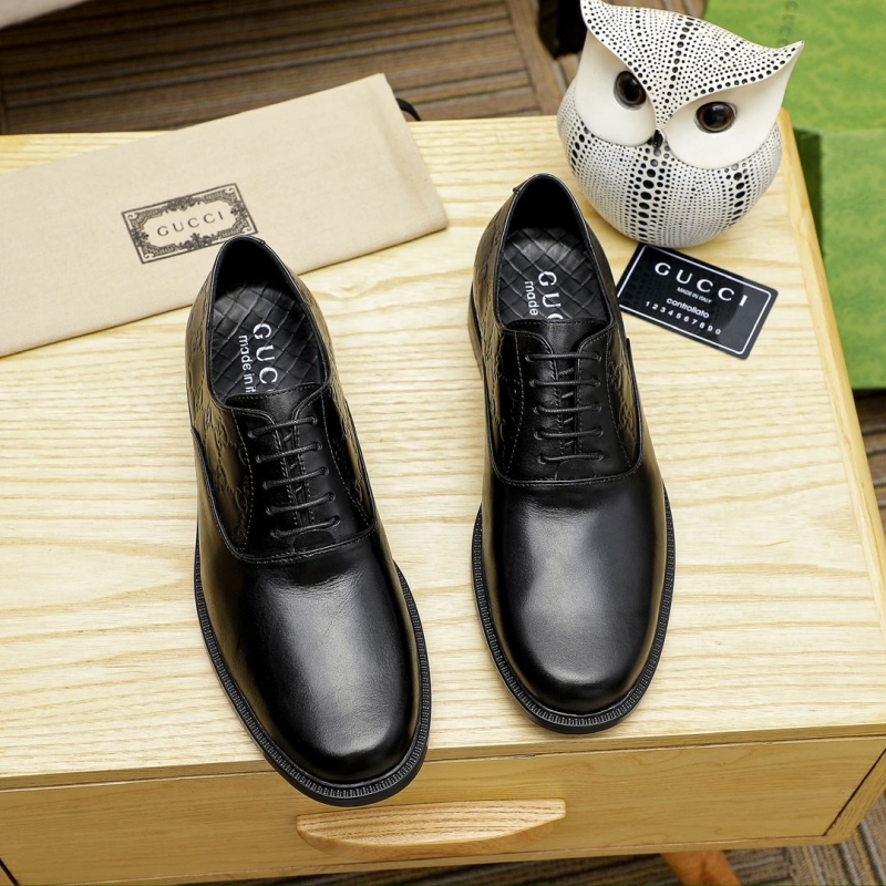 G*u*i leather shoes